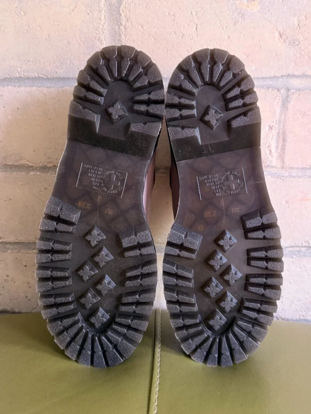 Dr. Martens Bethan taupe leather size US W 11 / US M 10 / UK 9 like new